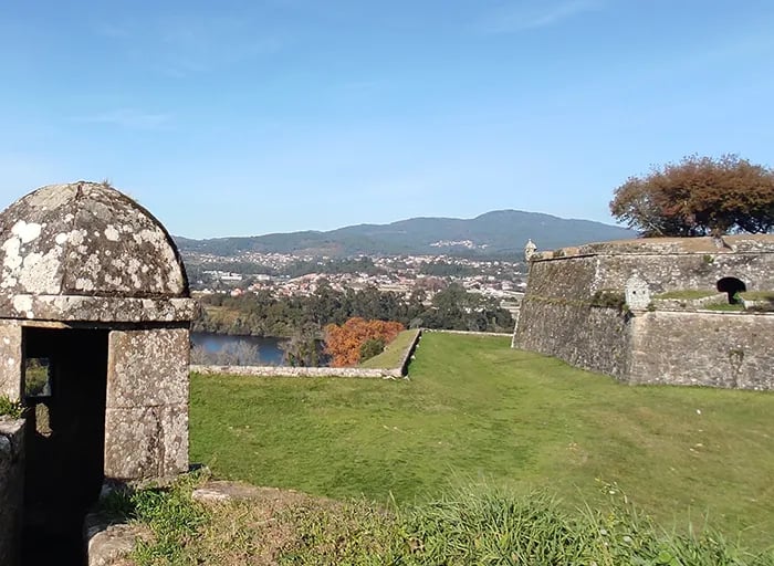 Paisagem muralha de Valença